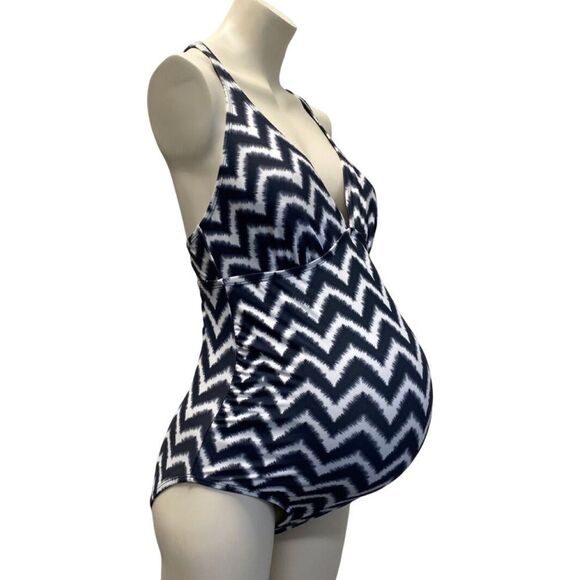 NWOT Liz Lange Maternity Grey White Chevron Print One Piece Swimsuit - Picture 2 of 11